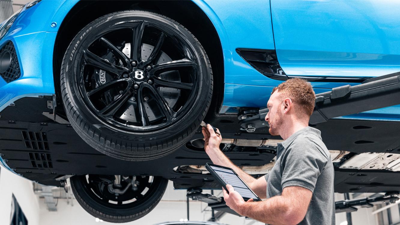 Technicy przeszkoleni w fabryce